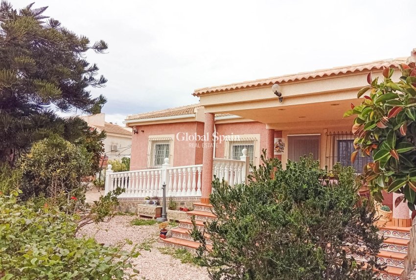 Odsprzedaż - WILLA  -
TORREVIEJA - 