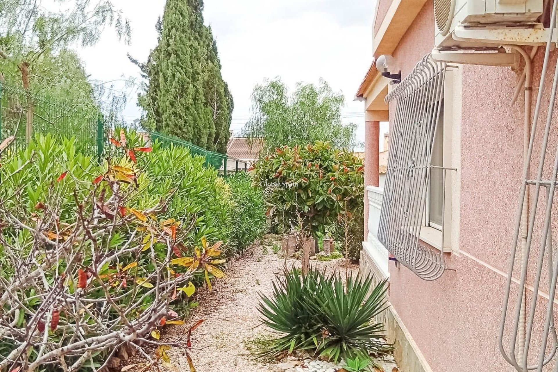 Odsprzedaż - WILLA  -
TORREVIEJA - 