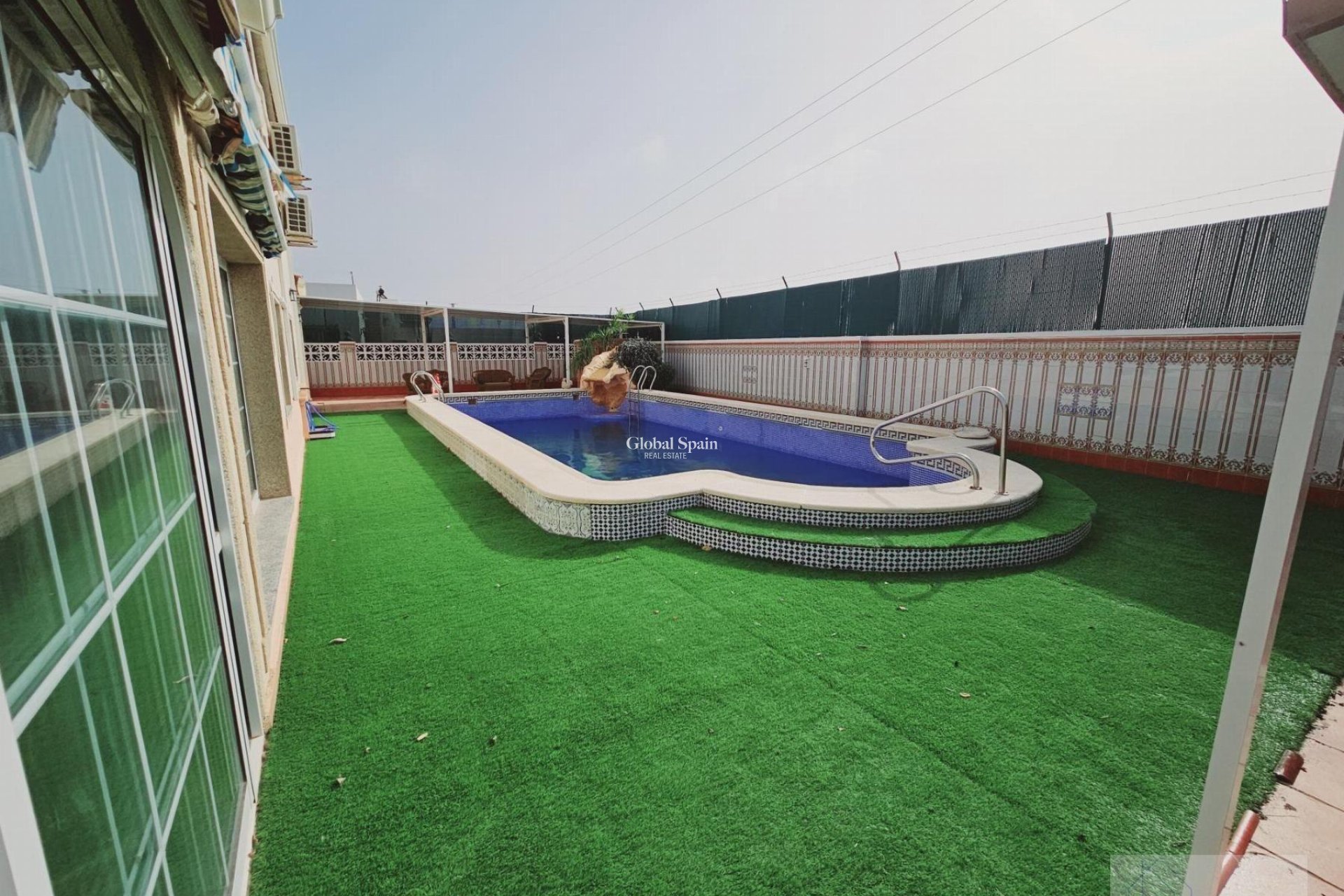 Odsprzedaż - WILLA  -
TORREVIEJA - 