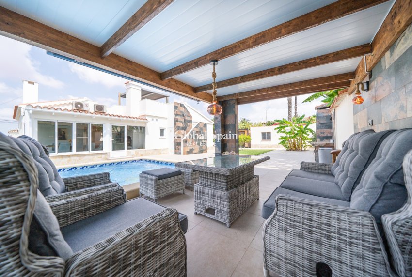 Odsprzedaż - WILLA  -
TORREVIEJA - 