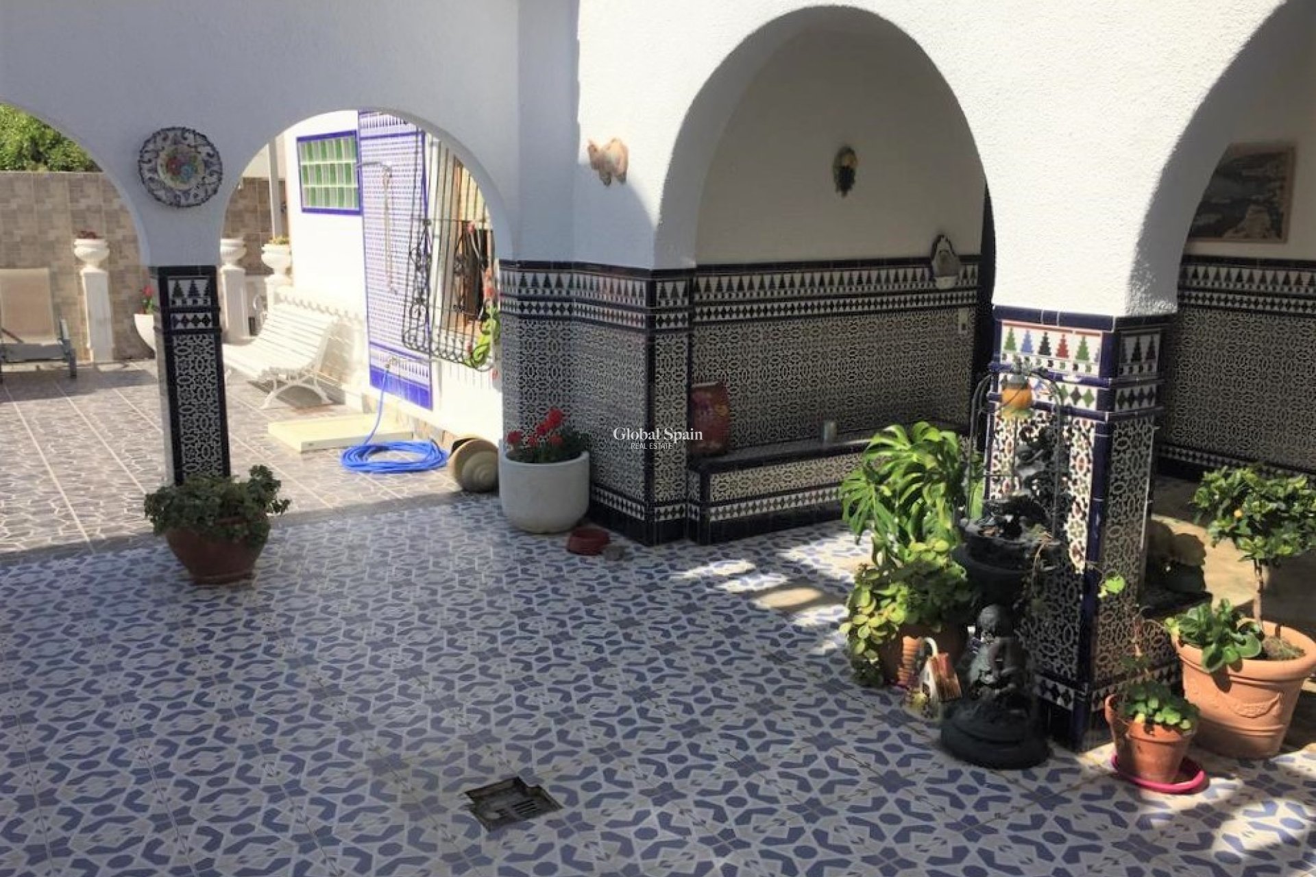 Odsprzedaż - WILLA  -
TORREVIEJA - 