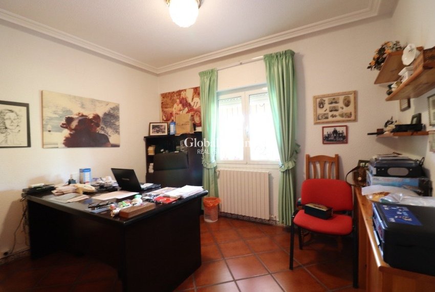 Odsprzedaż - WILLA  -
TORREVIEJA - 