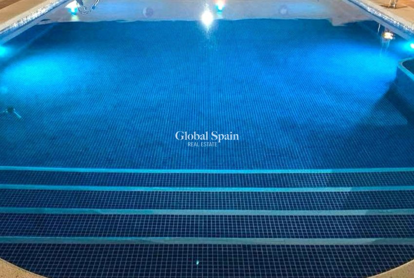 Odsprzedaż - WILLA  -
TORREVIEJA - 