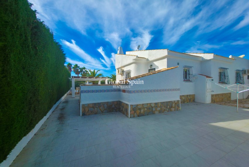 Odsprzedaż - WILLA  -
TORREVIEJA - 