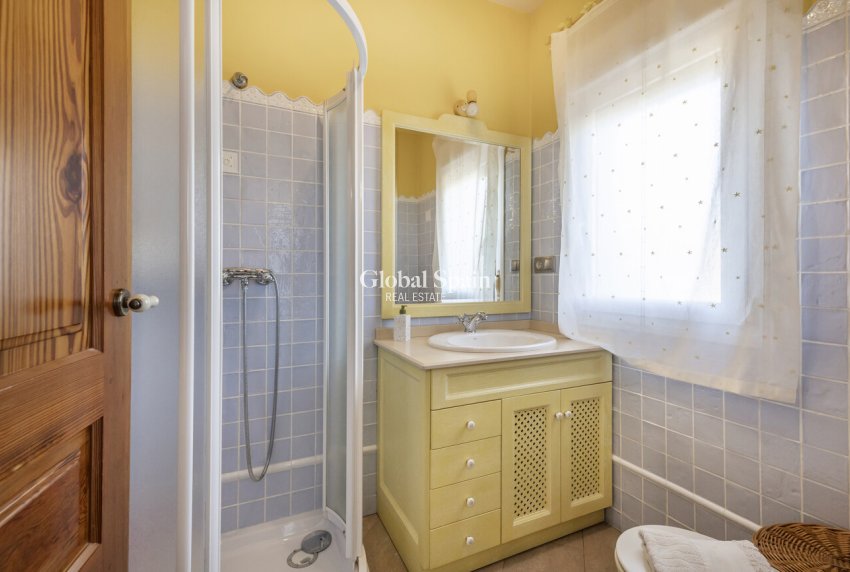 Odsprzedaż - WILLA  -
TORREVIEJA - 