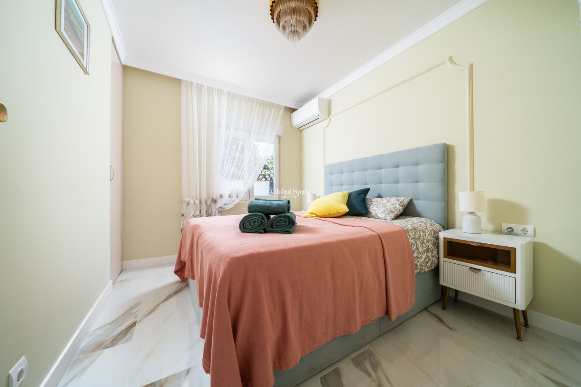 Odsprzedaż - WILLA  -
TORREVIEJA - 