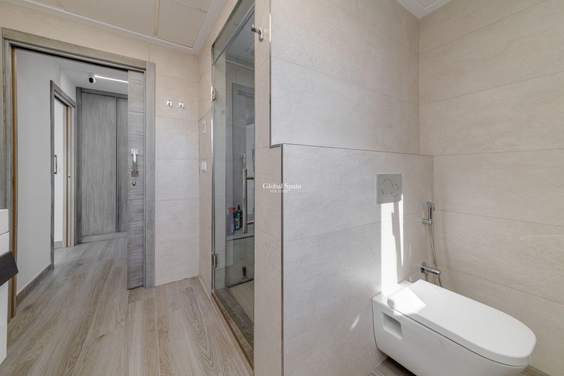 Odsprzedaż - WILLA  -
TORREVIEJA - 