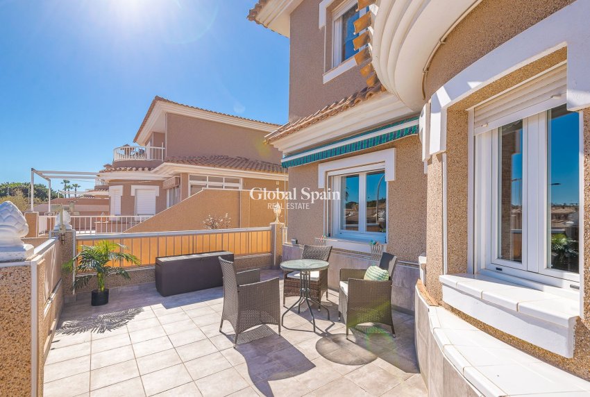 Odsprzedaż - WILLA  -
TORREVIEJA - 