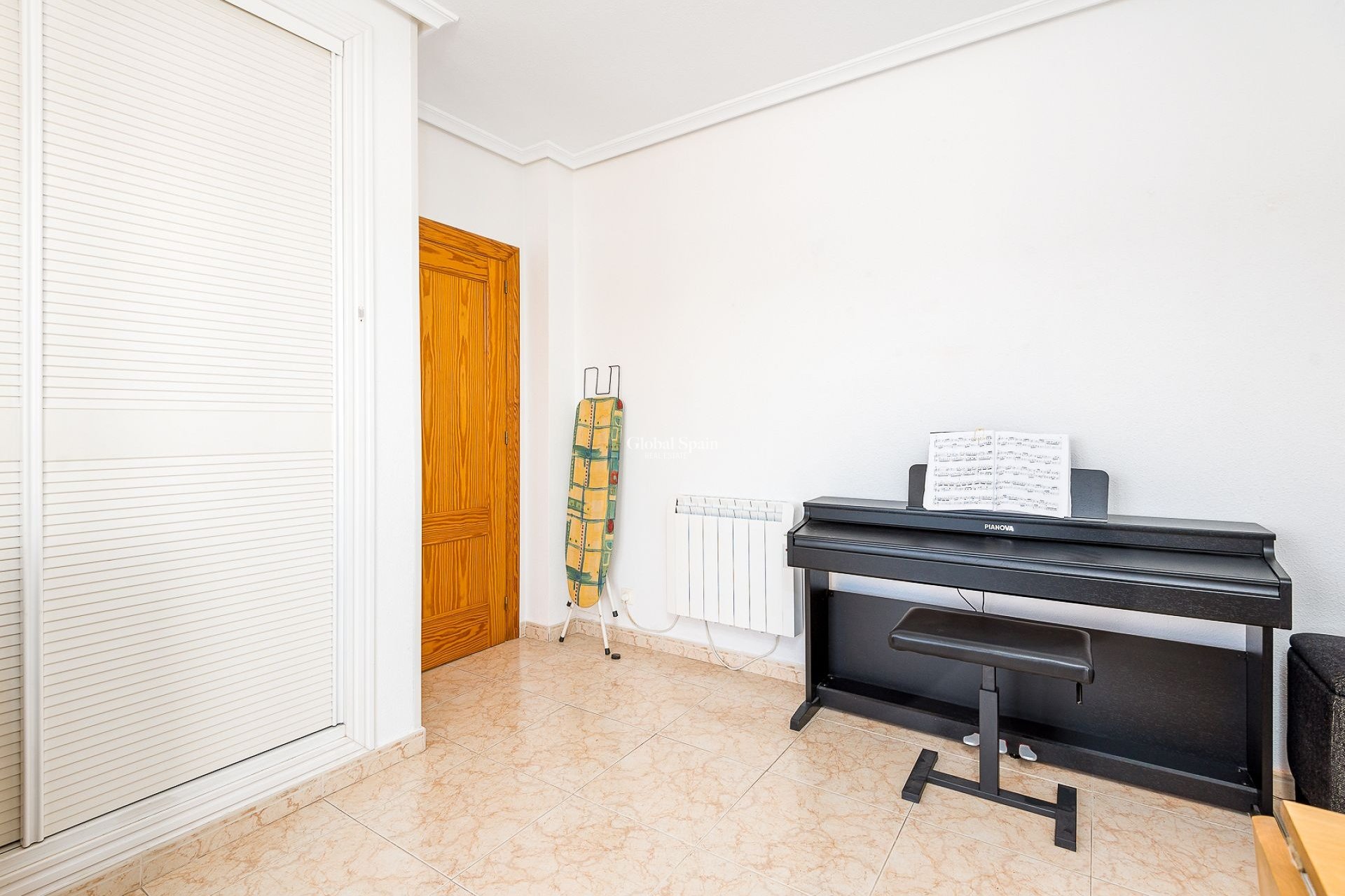 Odsprzedaż - WILLA  -
TORREVIEJA - 