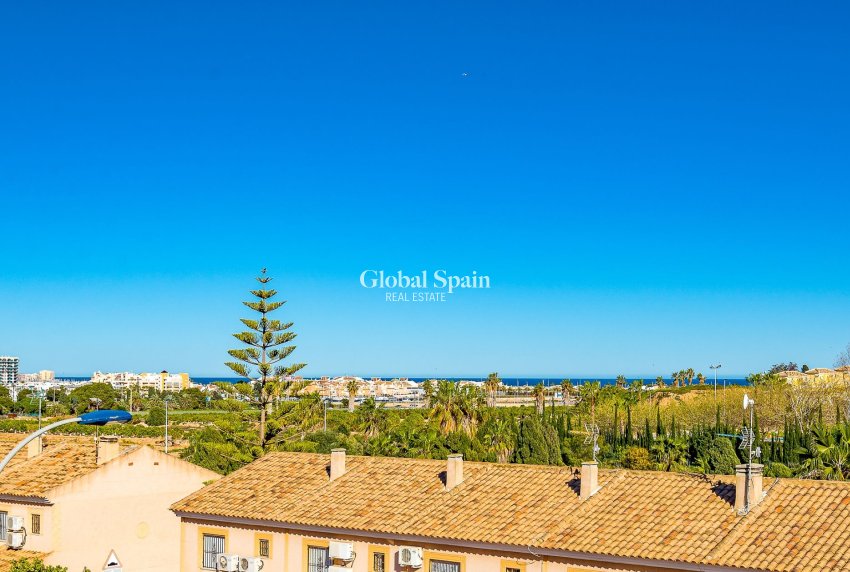 Odsprzedaż - WILLA  -
TORREVIEJA - 