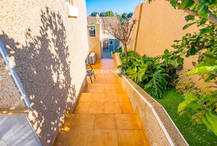 Odsprzedaż - WILLA  -
TORREVIEJA - 