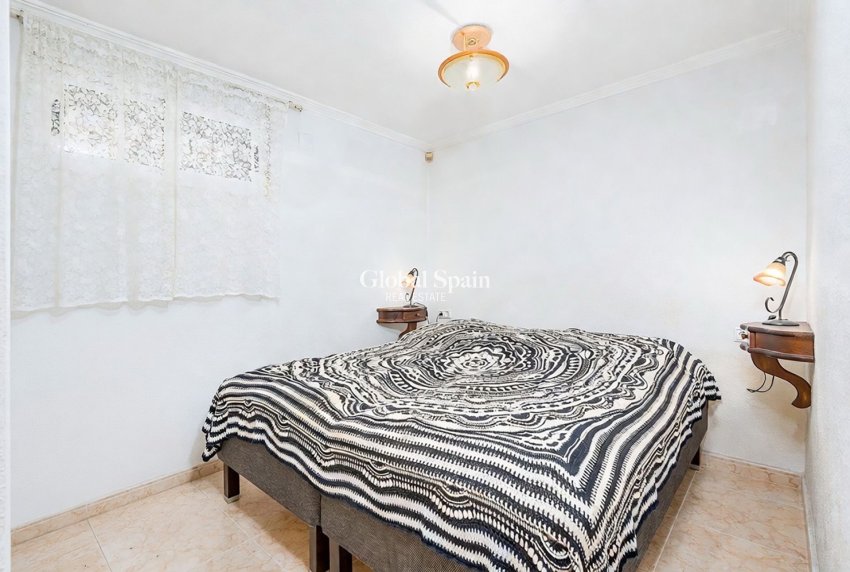 Odsprzedaż - WILLA  -
TORREVIEJA - 