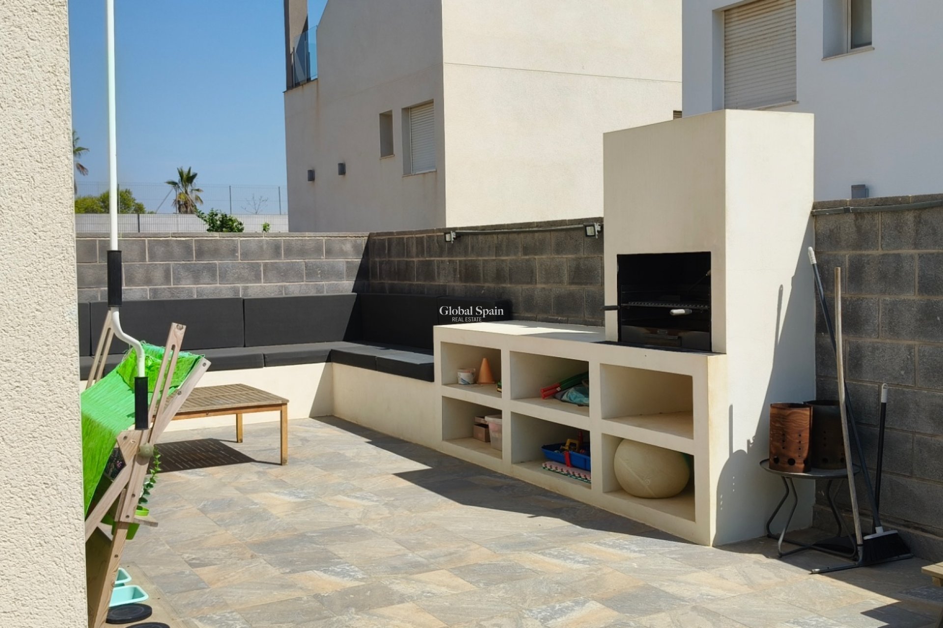 Odsprzedaż - WILLA  -
TORREVIEJA - 