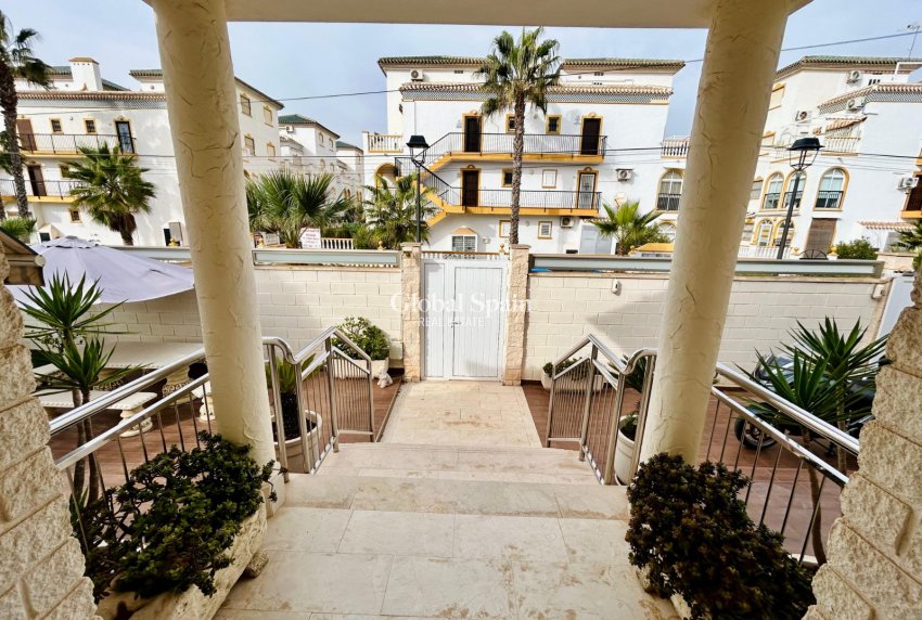 Odsprzedaż - WILLA  -
TORREVIEJA - 