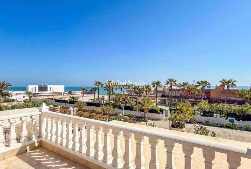 Odsprzedaż - WILLA  -
TORREVIEJA - 