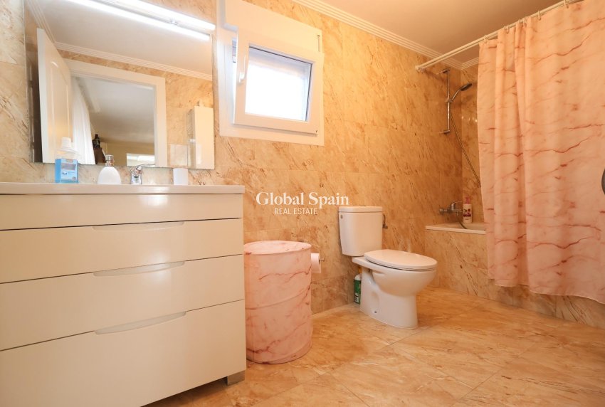 Odsprzedaż - WILLA  -
TORREVIEJA - 