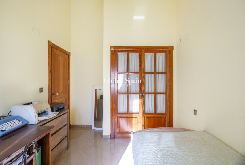 Odsprzedaż - WILLA  -
TORREVIEJA - 