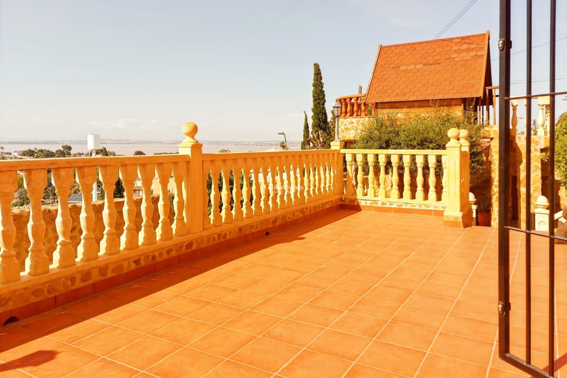 Odsprzedaż - WILLA  -
TORREVIEJA - 