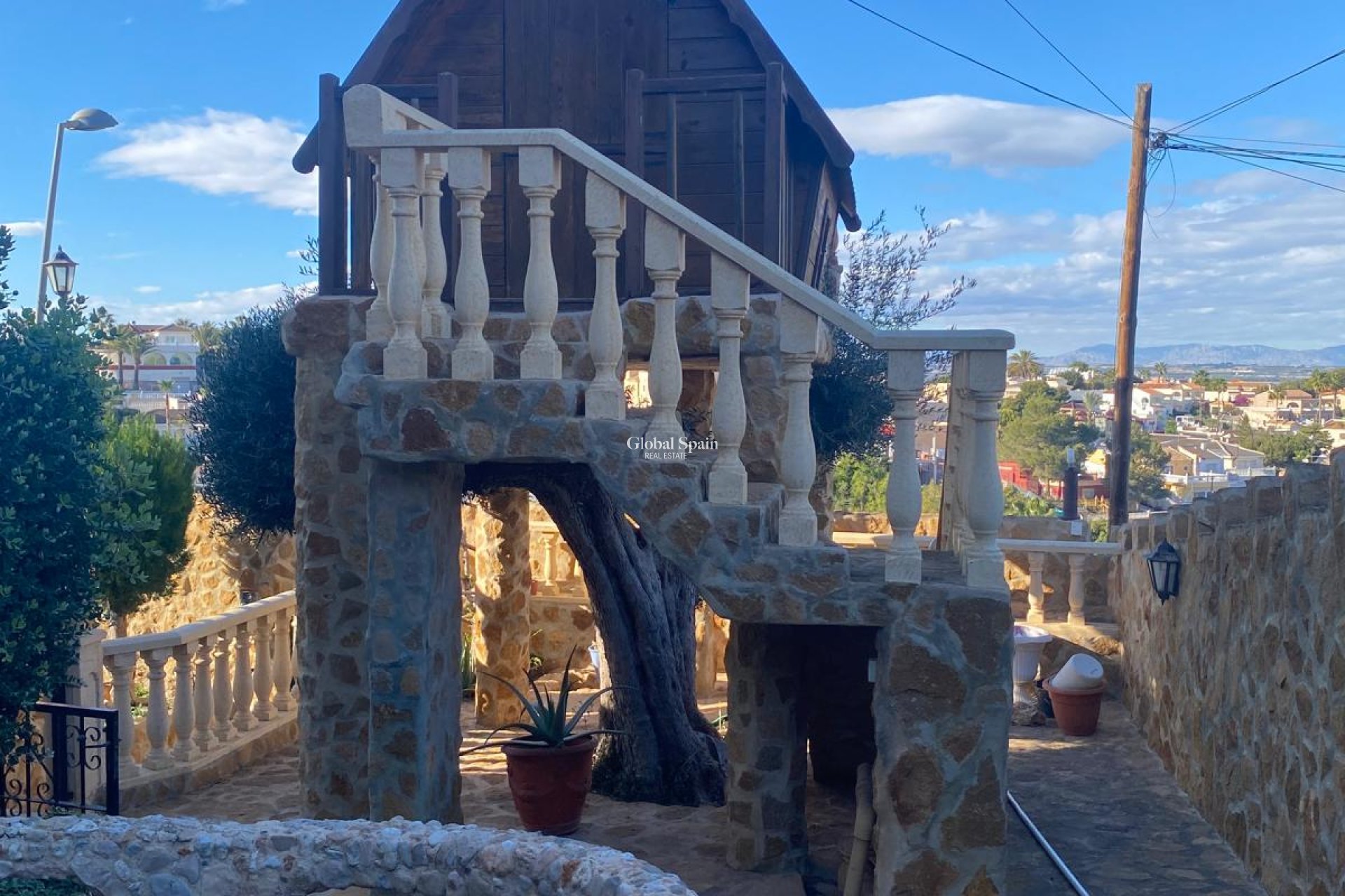 Odsprzedaż - WILLA  -
TORREVIEJA - 