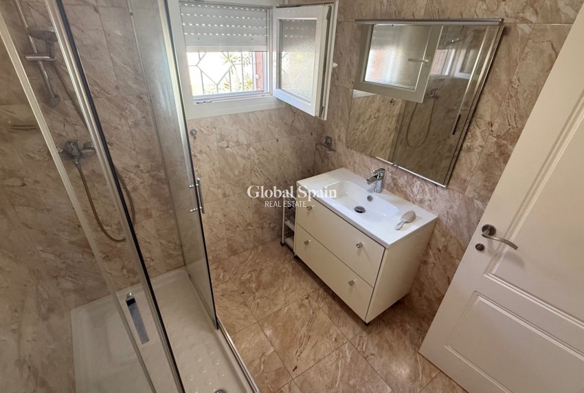 Odsprzedaż - WILLA  -
TORREVIEJA - 