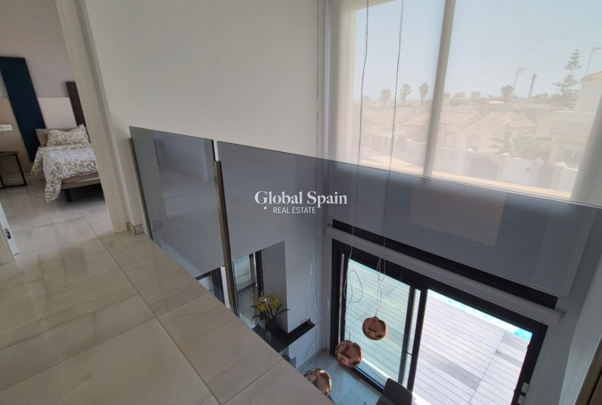 Odsprzedaż - WILLA  -
TORREVIEJA - 