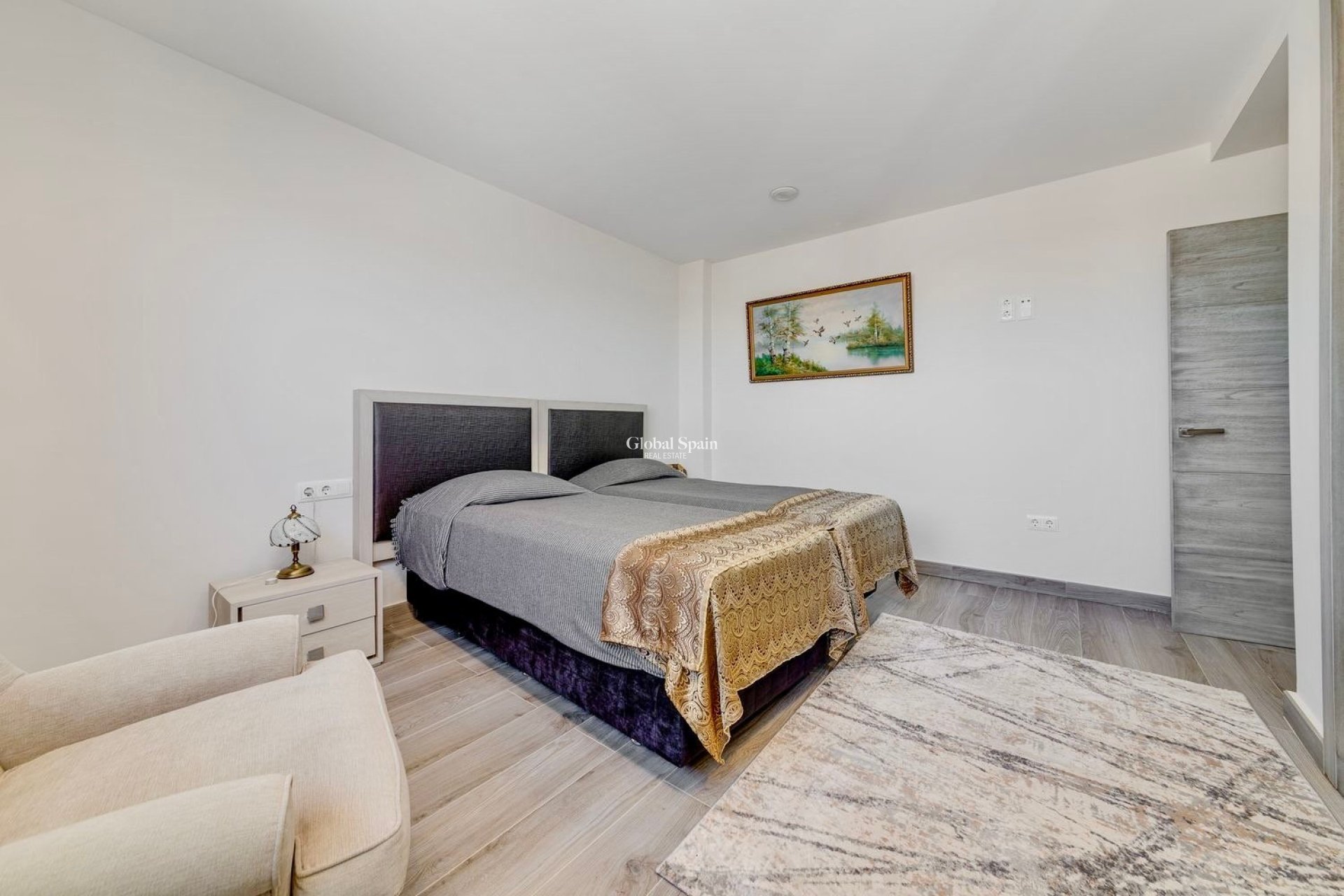 Odsprzedaż - WILLA  -
TORREVIEJA - 