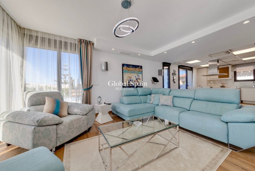 Odsprzedaż - WILLA  -
TORREVIEJA - 