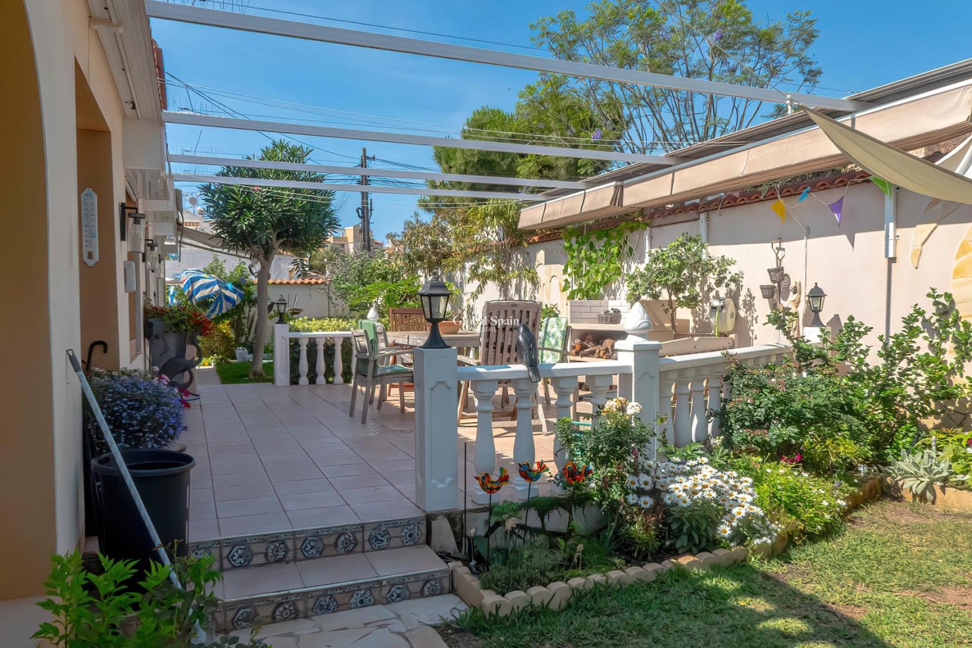 Odsprzedaż - WILLA  -
TORREVIEJA - 