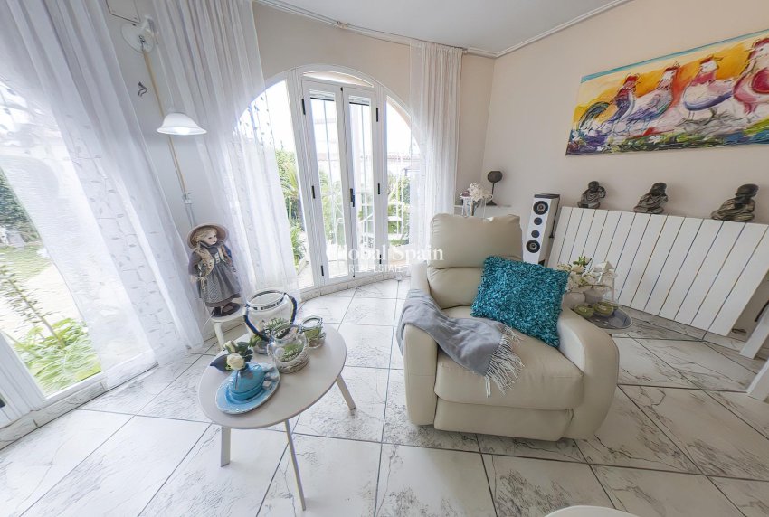 Odsprzedaż - WILLA  -
TORREVIEJA - 