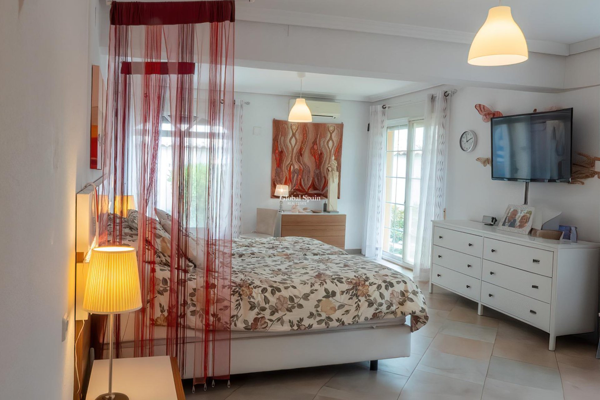 Odsprzedaż - WILLA  -
TORREVIEJA - 