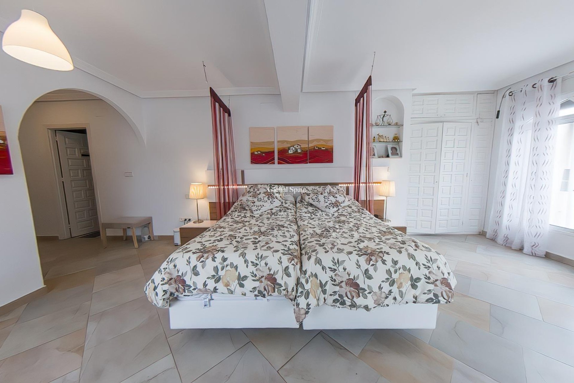 Odsprzedaż - WILLA  -
TORREVIEJA - 