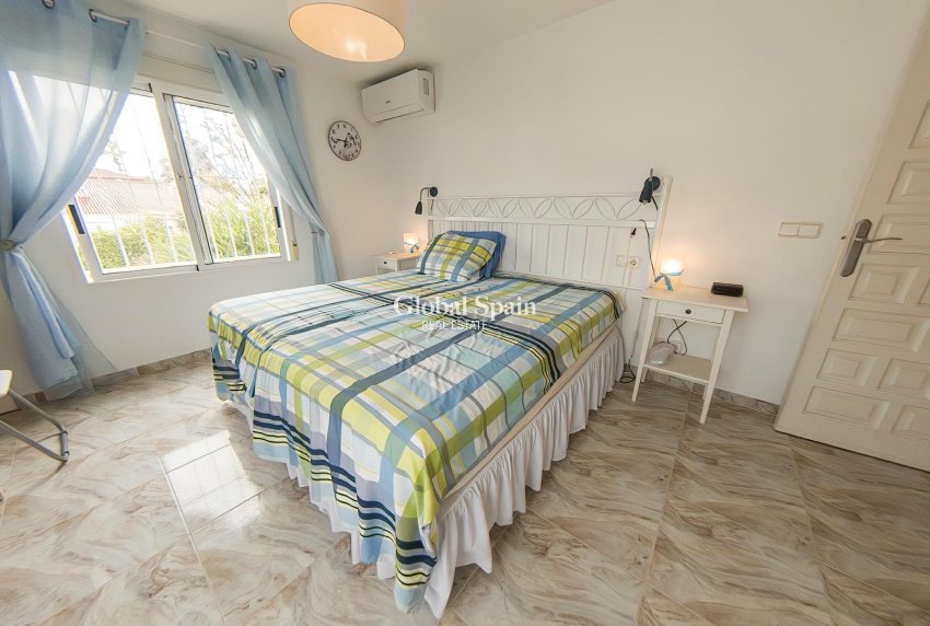 Odsprzedaż - WILLA  -
TORREVIEJA - 