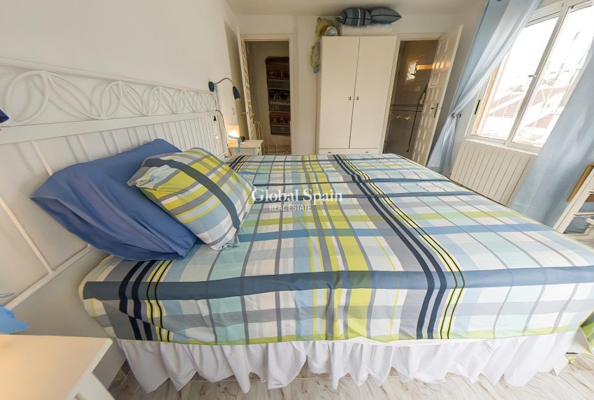 Odsprzedaż - WILLA  -
TORREVIEJA - 