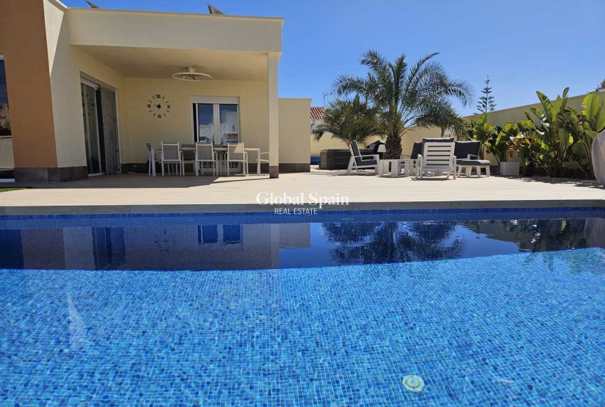 Odsprzedaż - WILLA  -
TORREVIEJA - 