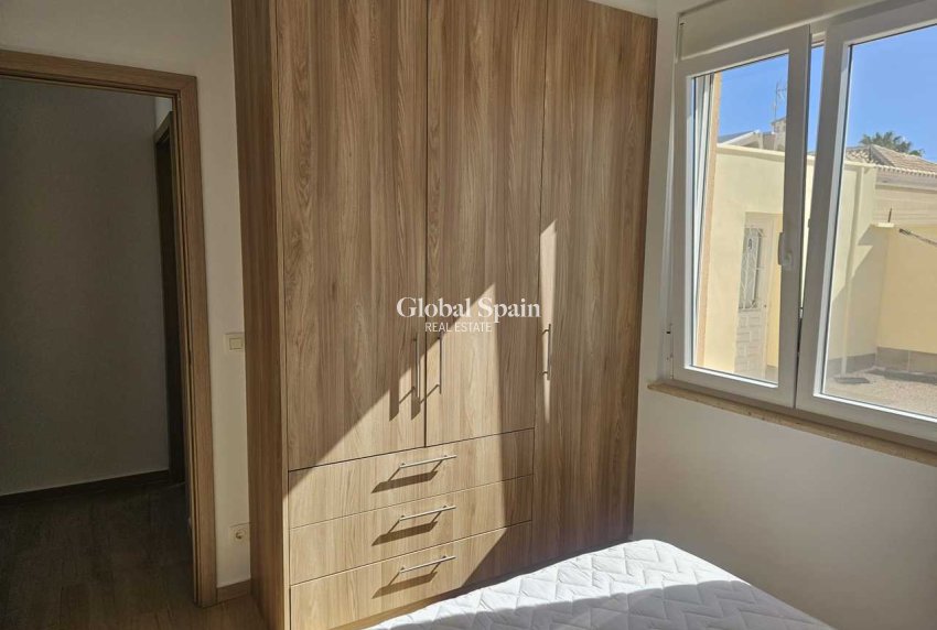 Odsprzedaż - WILLA  -
TORREVIEJA - 