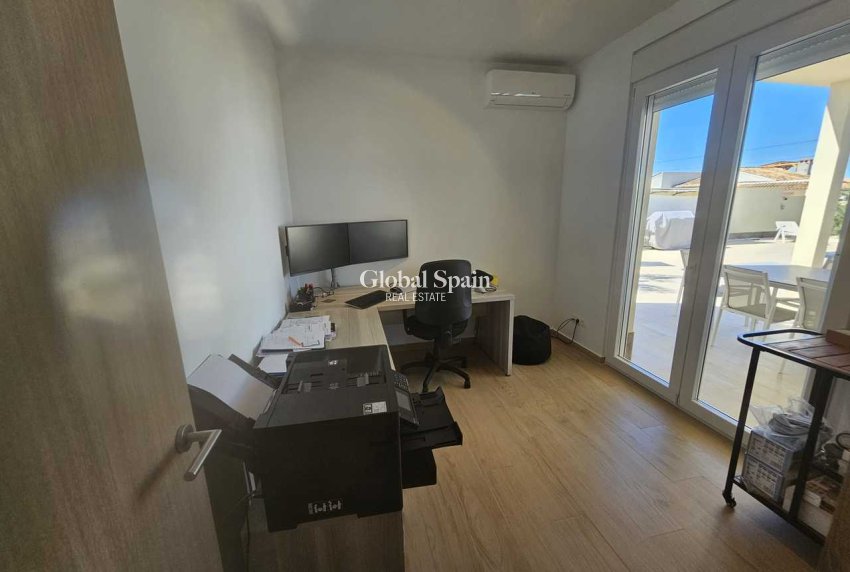 Odsprzedaż - WILLA  -
TORREVIEJA - 