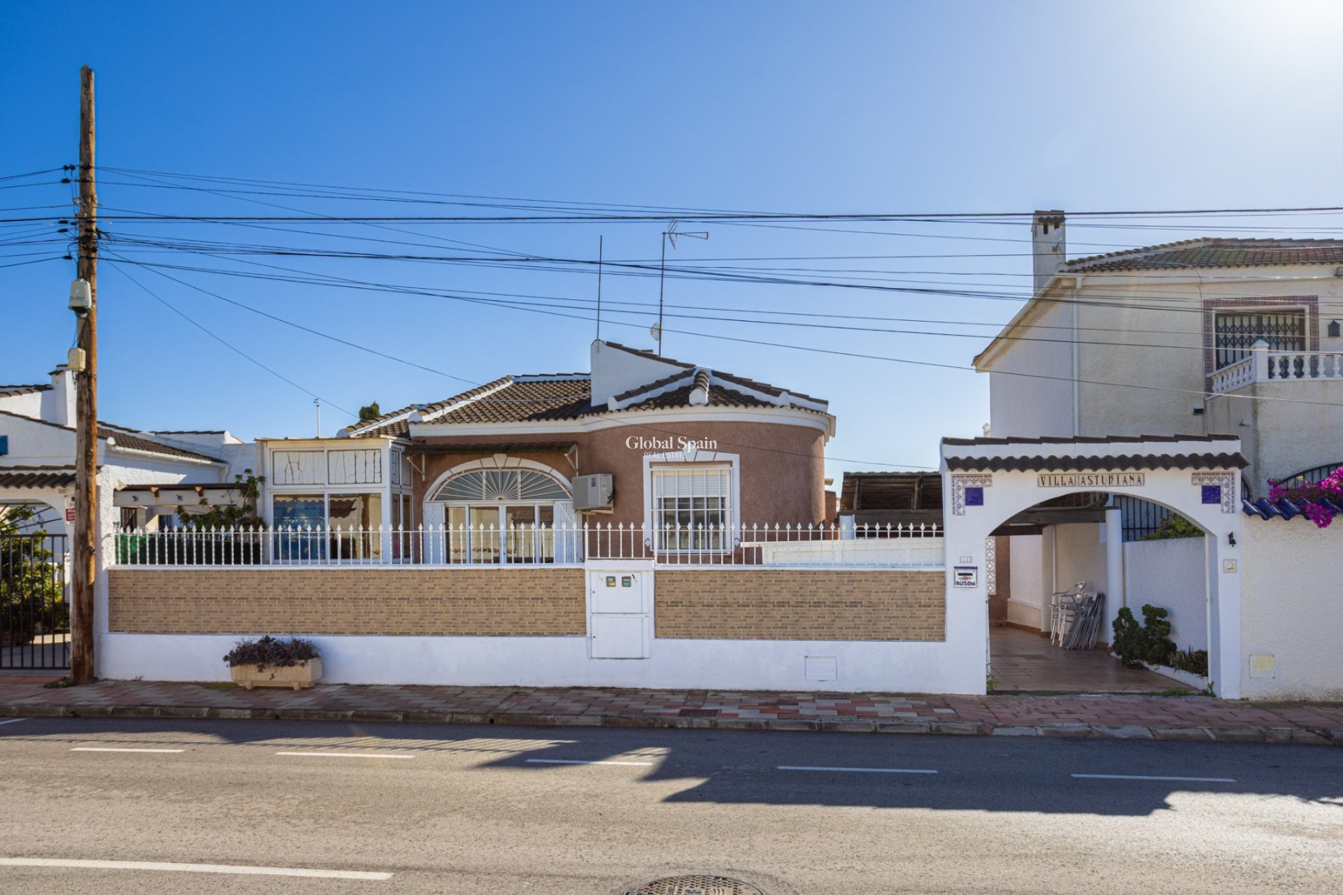 Odsprzedaż - WILLA  -
TORREVIEJA - 