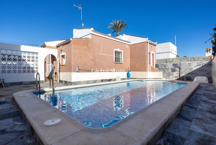 Odsprzedaż - WILLA  -
TORREVIEJA - 