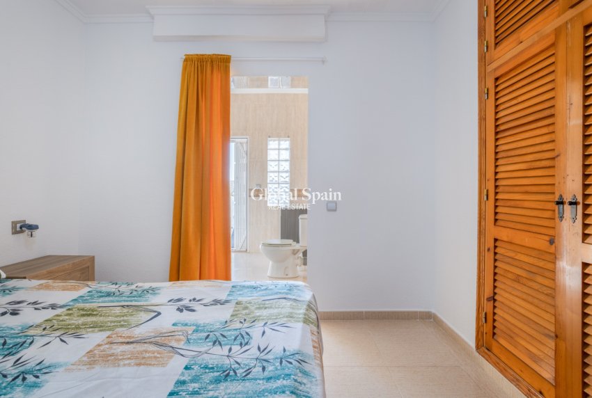 Odsprzedaż - WILLA  -
TORREVIEJA - 