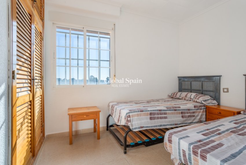 Odsprzedaż - WILLA  -
TORREVIEJA - 