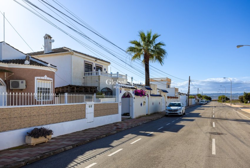 Odsprzedaż - WILLA  -
TORREVIEJA - 