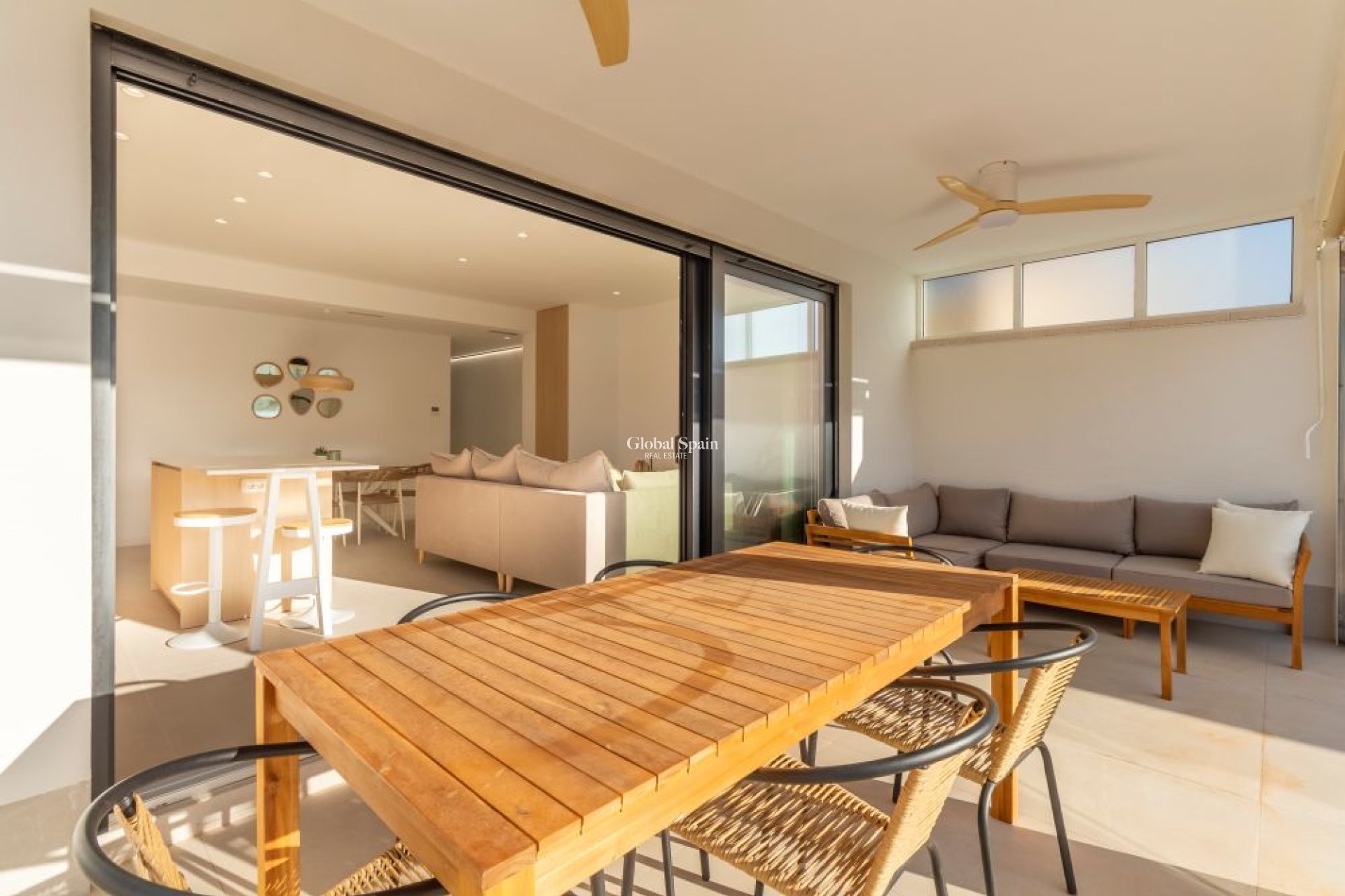 Odsprzedaż - WILLA  -
TORREVIEJA - 