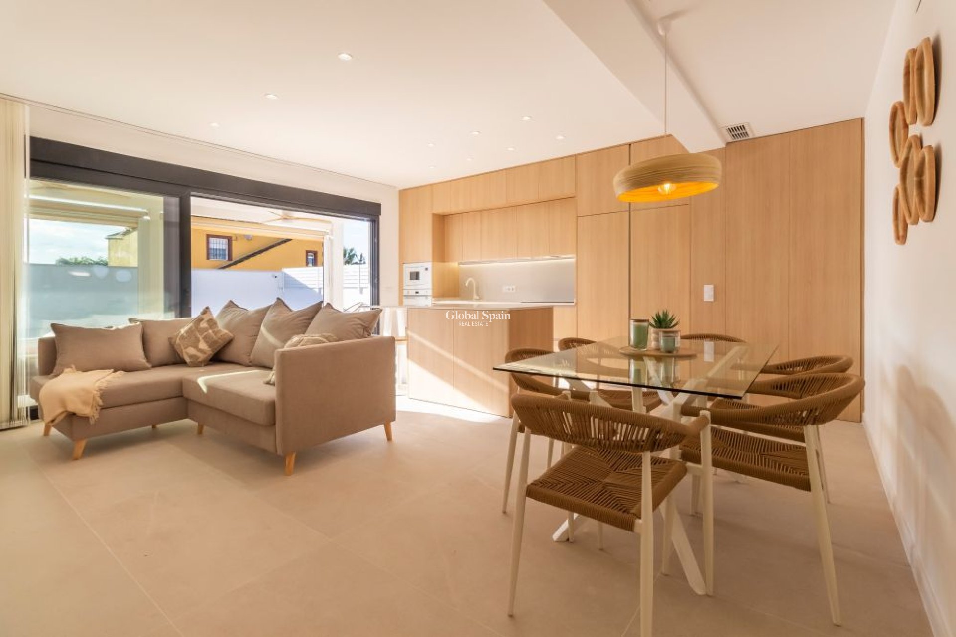 Odsprzedaż - WILLA  -
TORREVIEJA - 