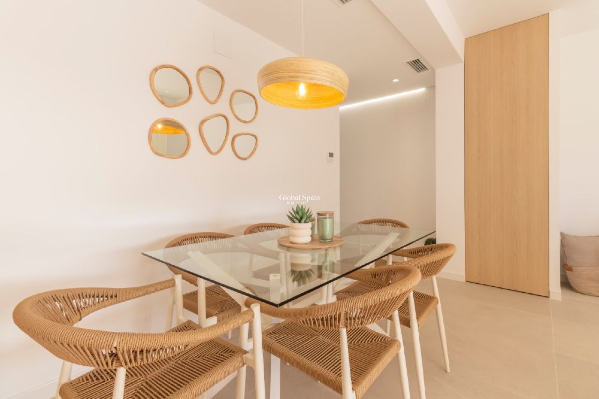 Odsprzedaż - WILLA  -
TORREVIEJA - 