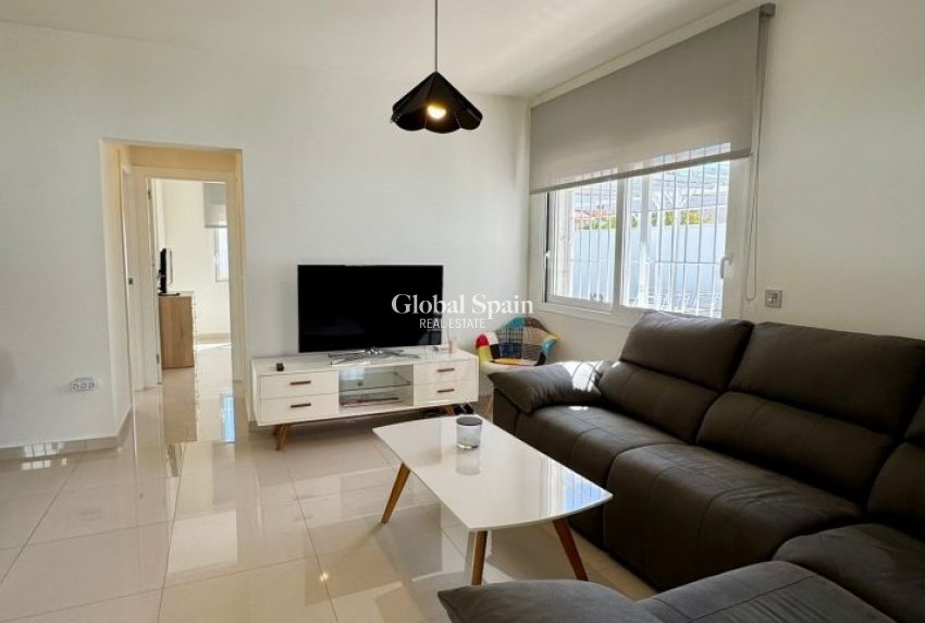 Odsprzedaż - WILLA  -
TORREVIEJA - 