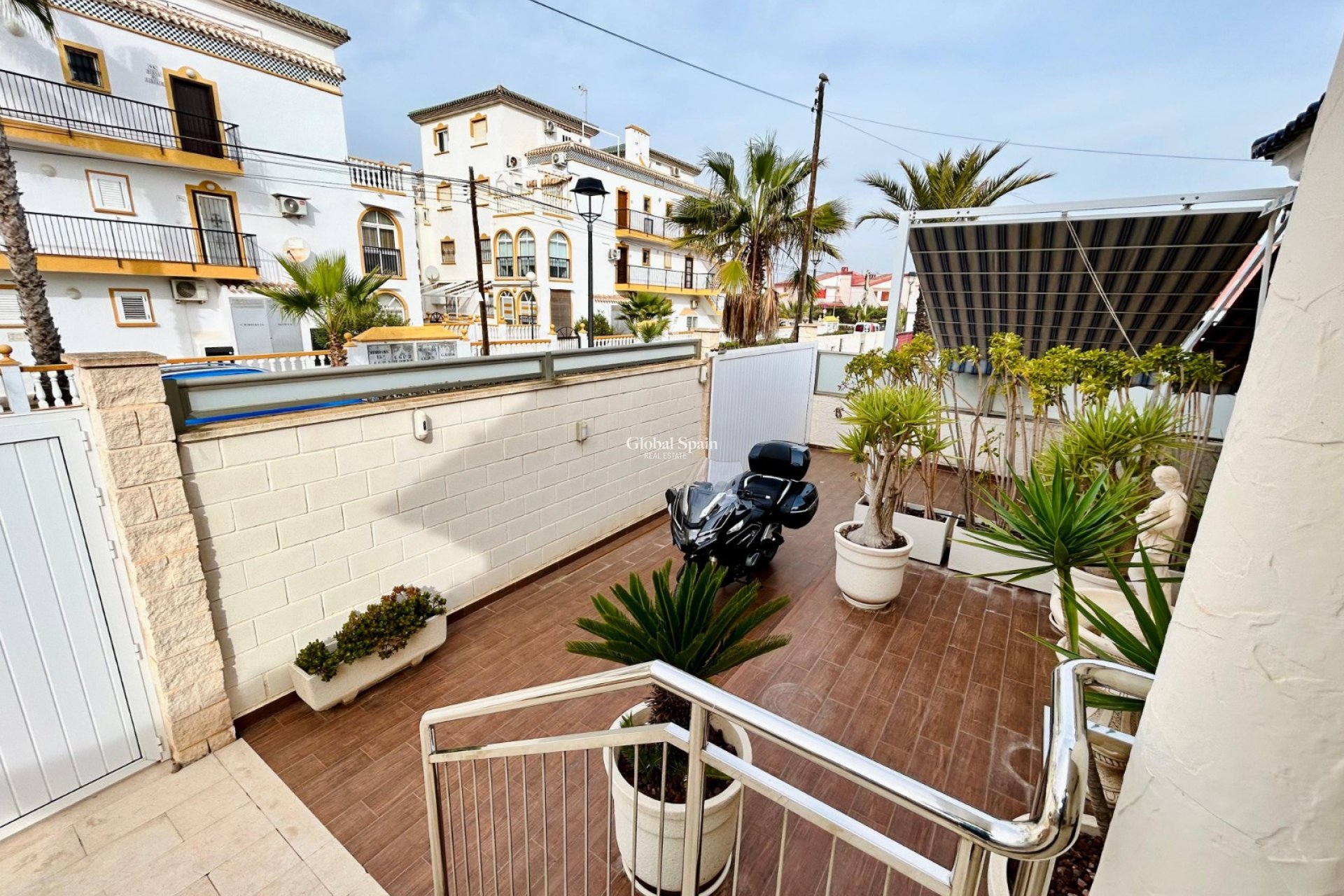 Odsprzedaż - WILLA  -
TORREVIEJA - 
