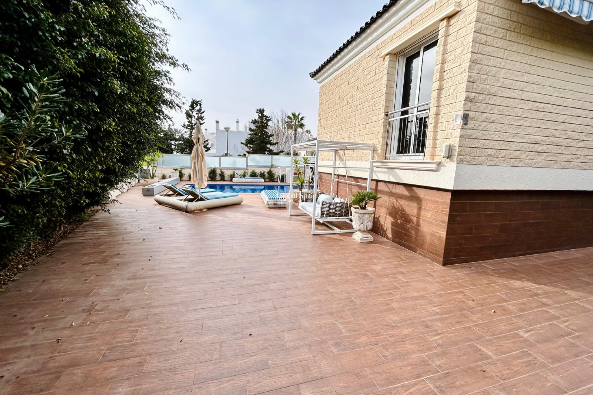 Odsprzedaż - WILLA  -
TORREVIEJA - 
