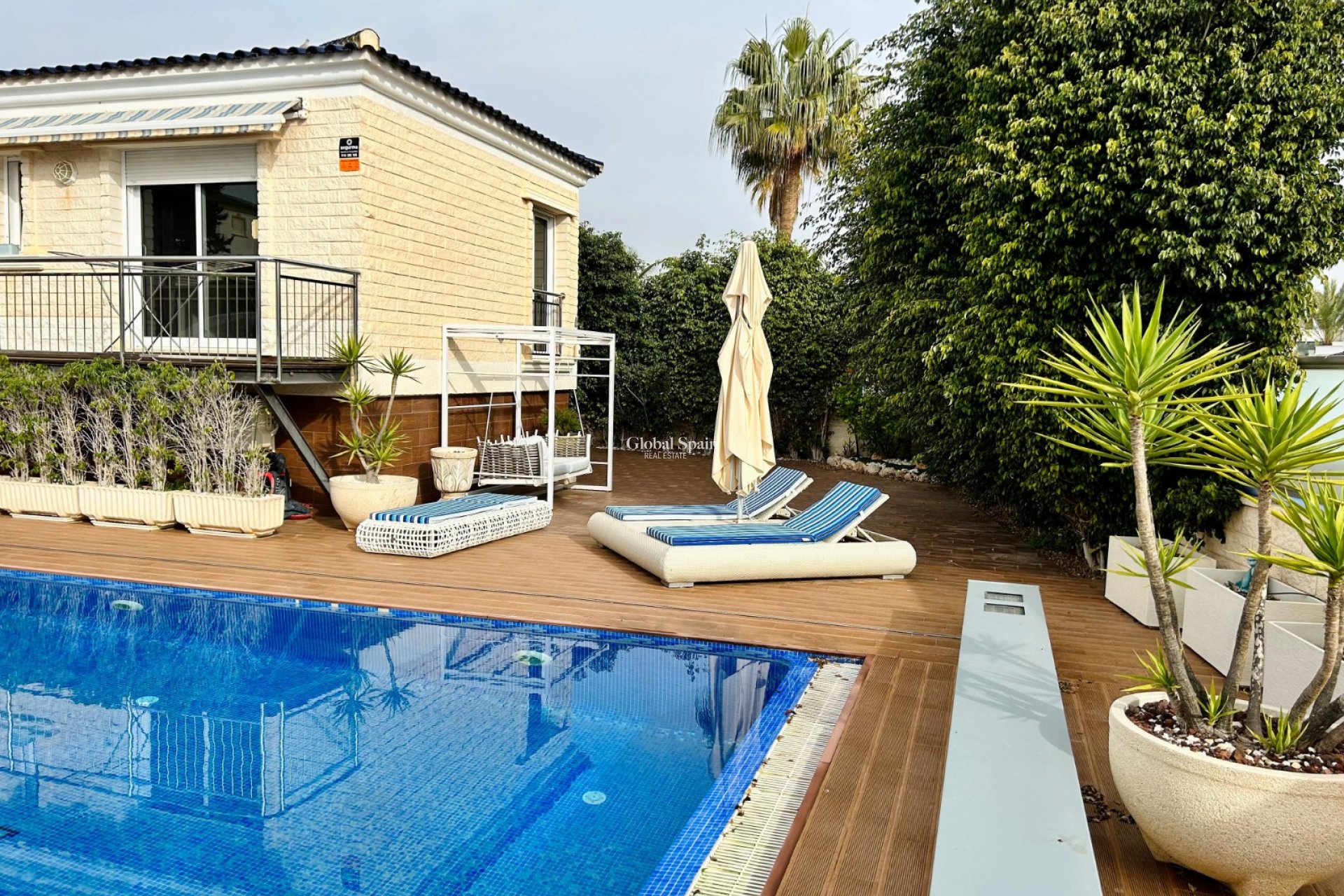 Odsprzedaż - WILLA  -
TORREVIEJA - 