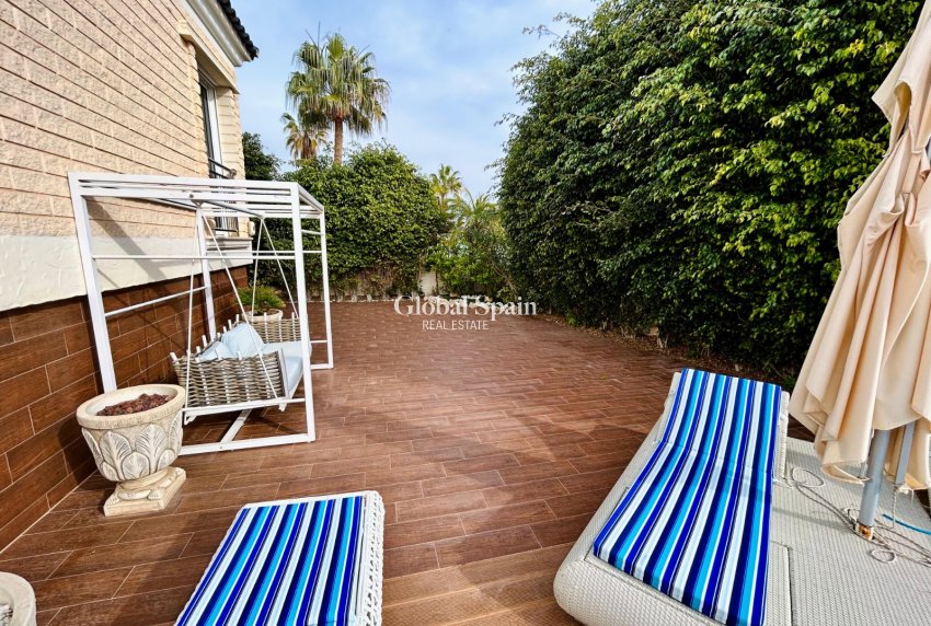Odsprzedaż - WILLA  -
TORREVIEJA - 
