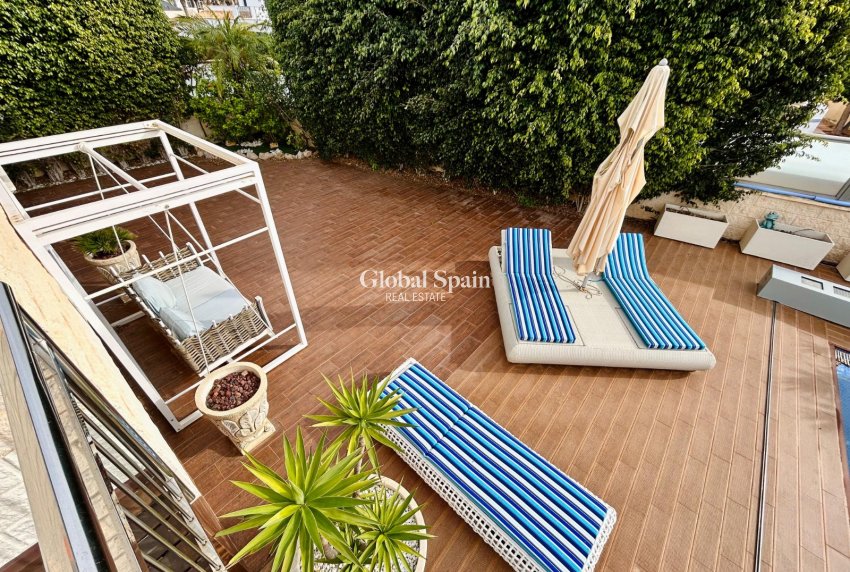 Odsprzedaż - WILLA  -
TORREVIEJA - 